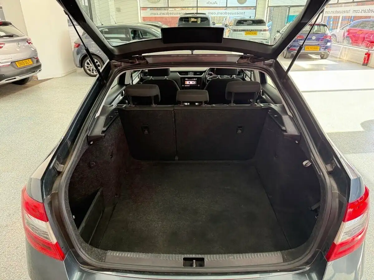 2020-skoda-octavia-10-tsi-se-technology-115ps-hatchback-big-9