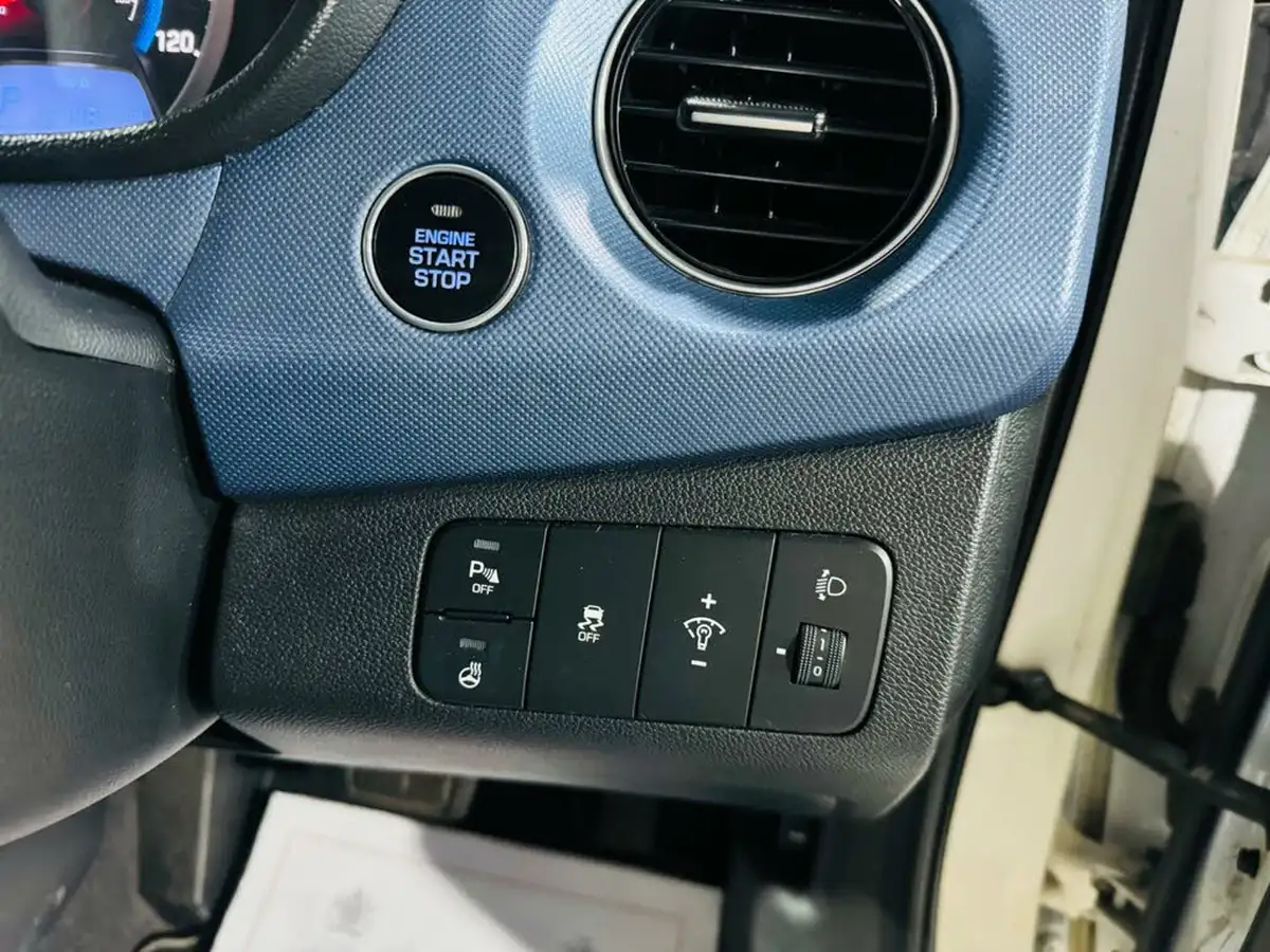 2015-hyundai-i10-12-premium-se-auto-big-14