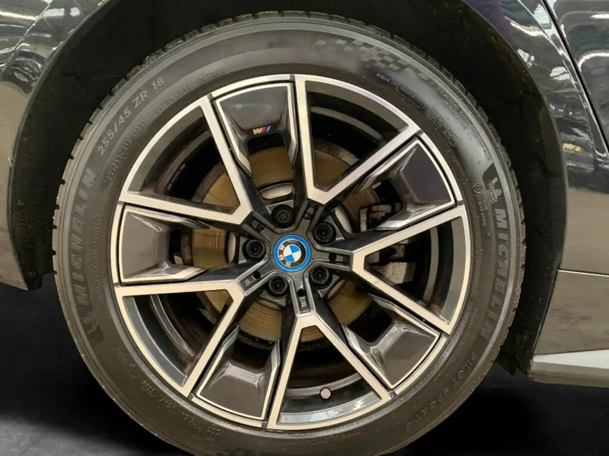 2022-bmw-i4-e-edrive40-m-sport-big-22