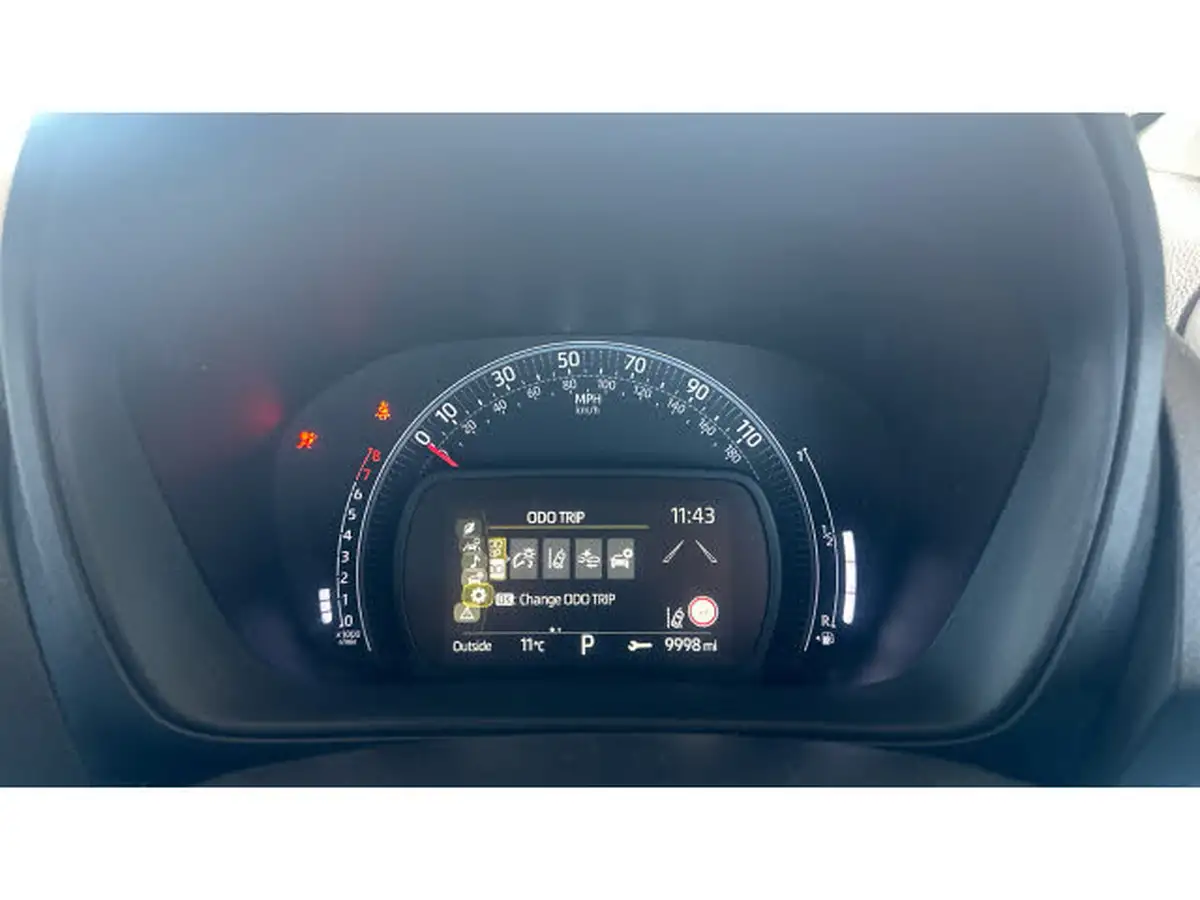 2022-toyota-aygo-x-10-vvt-i-pure-cvt-big-8