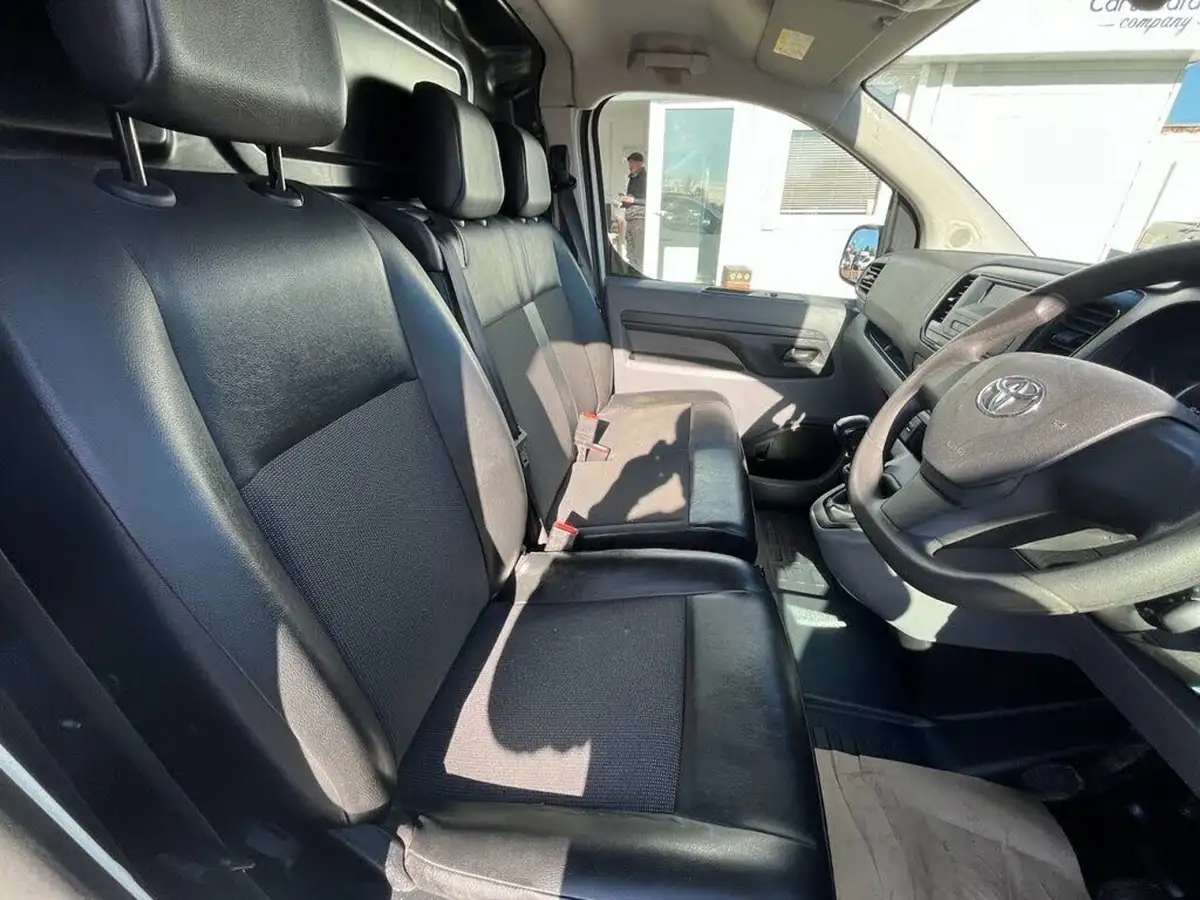 2019-toyota-proace-15d-active-medium-120hpeu6dt-e-panel-big-11