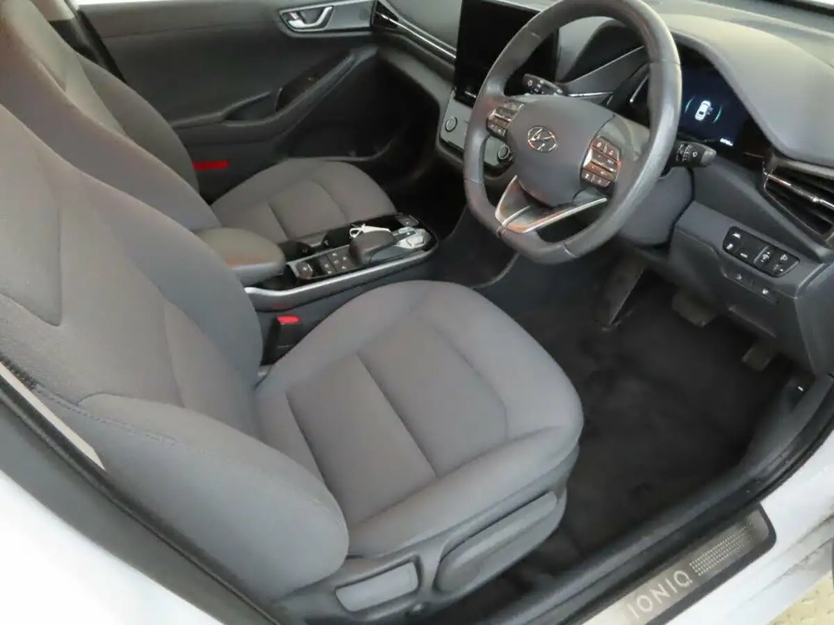 2020-hyundai-kona-e-premium-136ps-39kwh-big-2