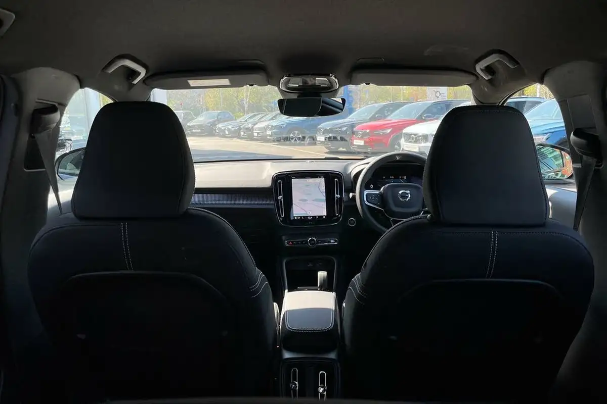 2024-volvo-xc40-20-b3-plus-big-20