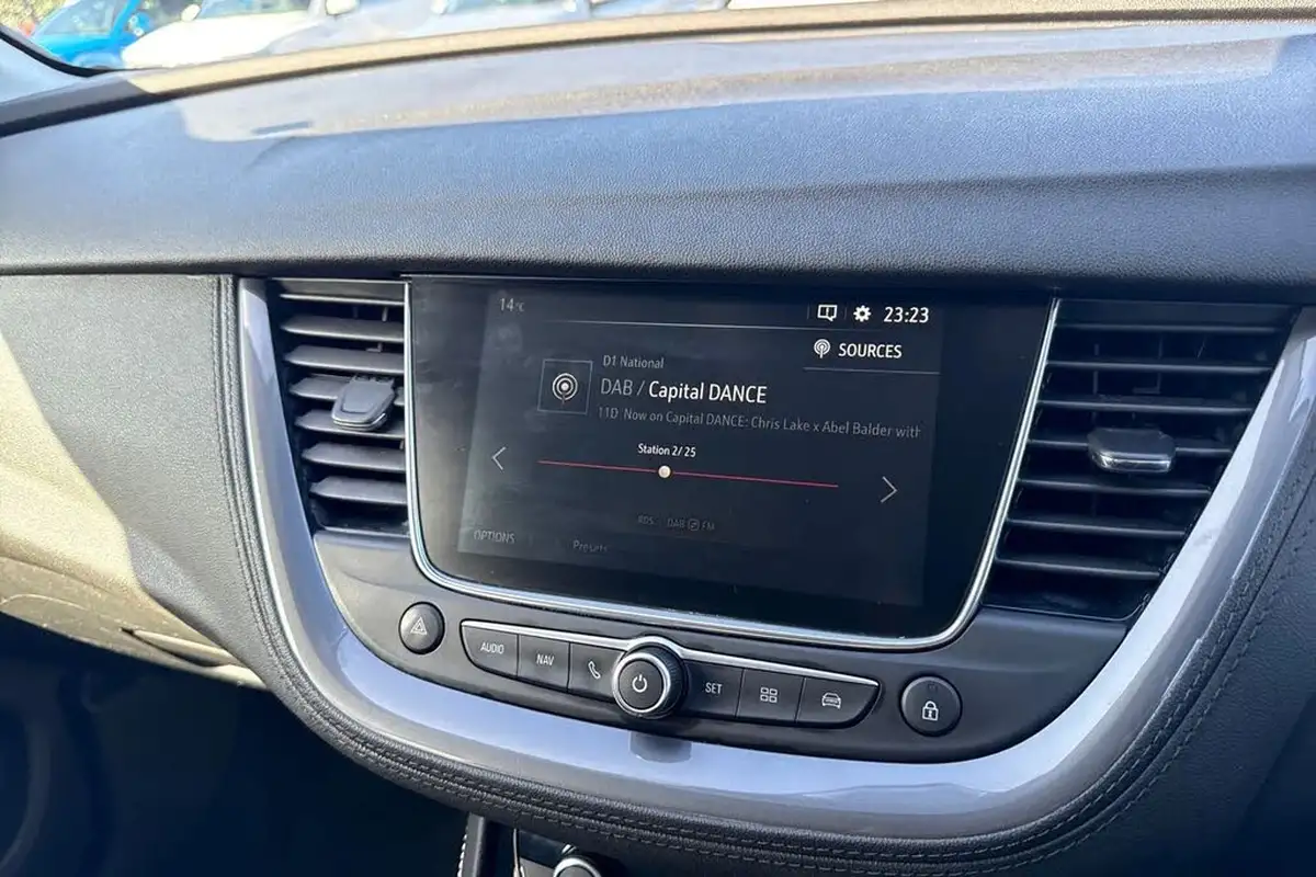 2020-vauxhall-grandland-x-12-sri-nav-big-43