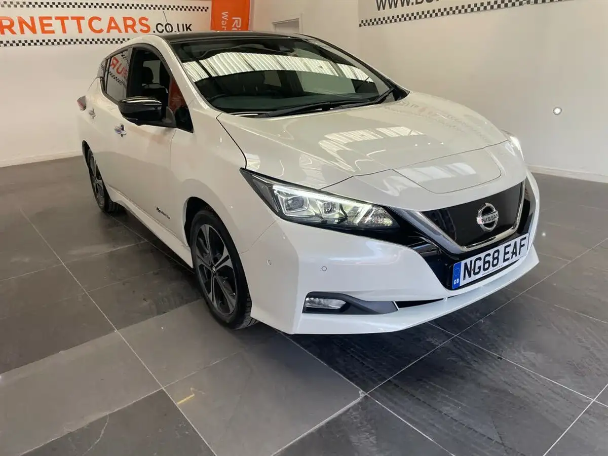 2019-nissan-leaf-e-tekna-big-2
