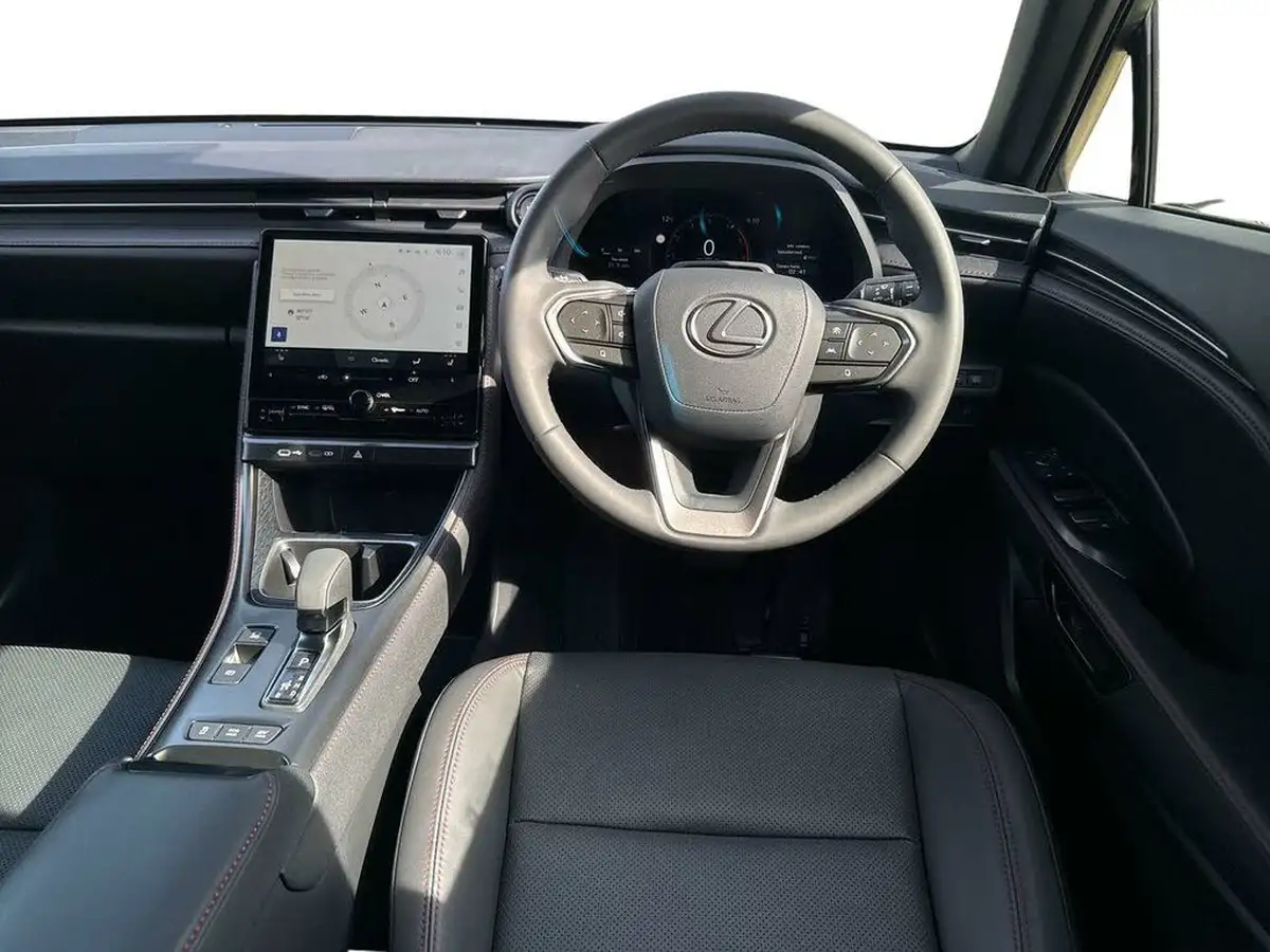 2024-lexus-lbx-15-premium-plus-big-11