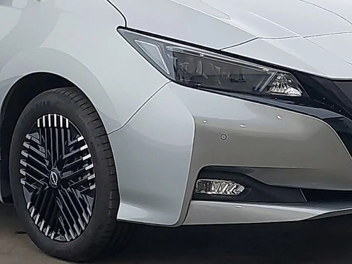 2023-nissan-leaf-e-tekna-39kwh-big-8