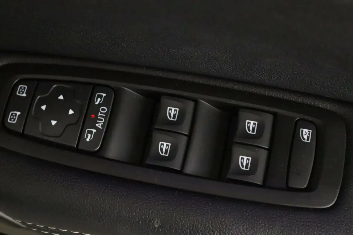 2019-renault-megane-13-tce-iconic-hatchback-big-16