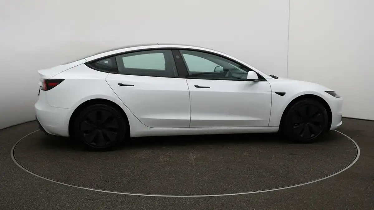 2024-tesla-model-3-e-rwd-big-41