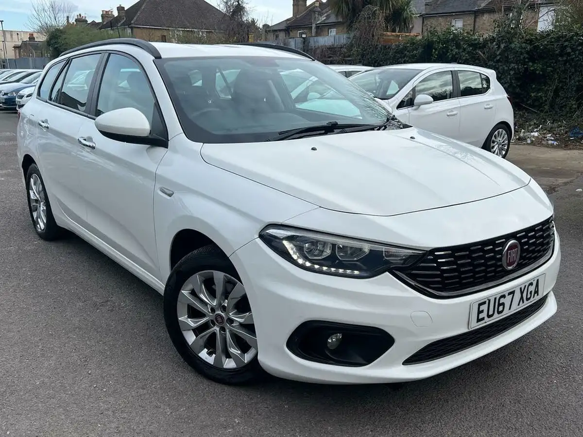 2017-fiat-tipo-16-e-torq-easy-plus-110bhp-station-wagon-big-4