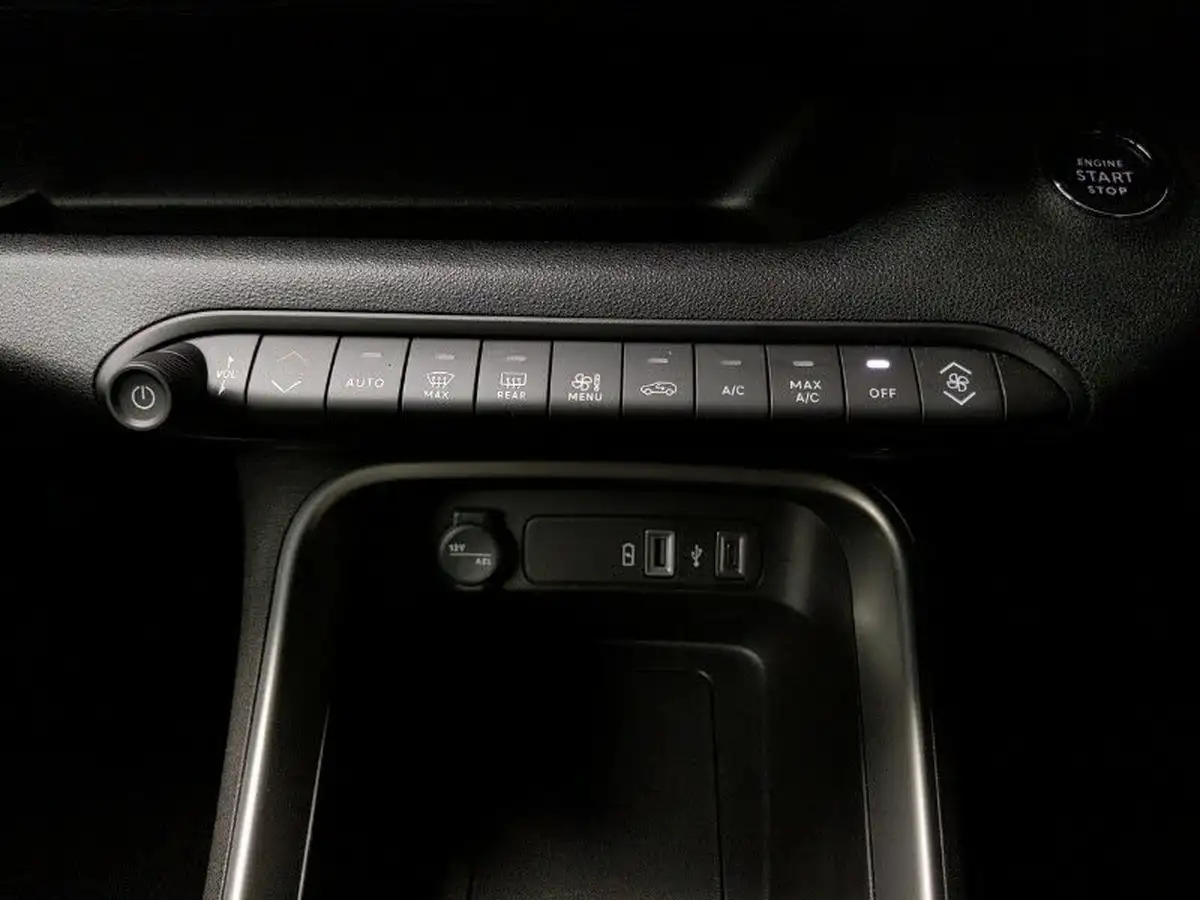 2024-jeep-avenger-12-gse-altitude-big-13