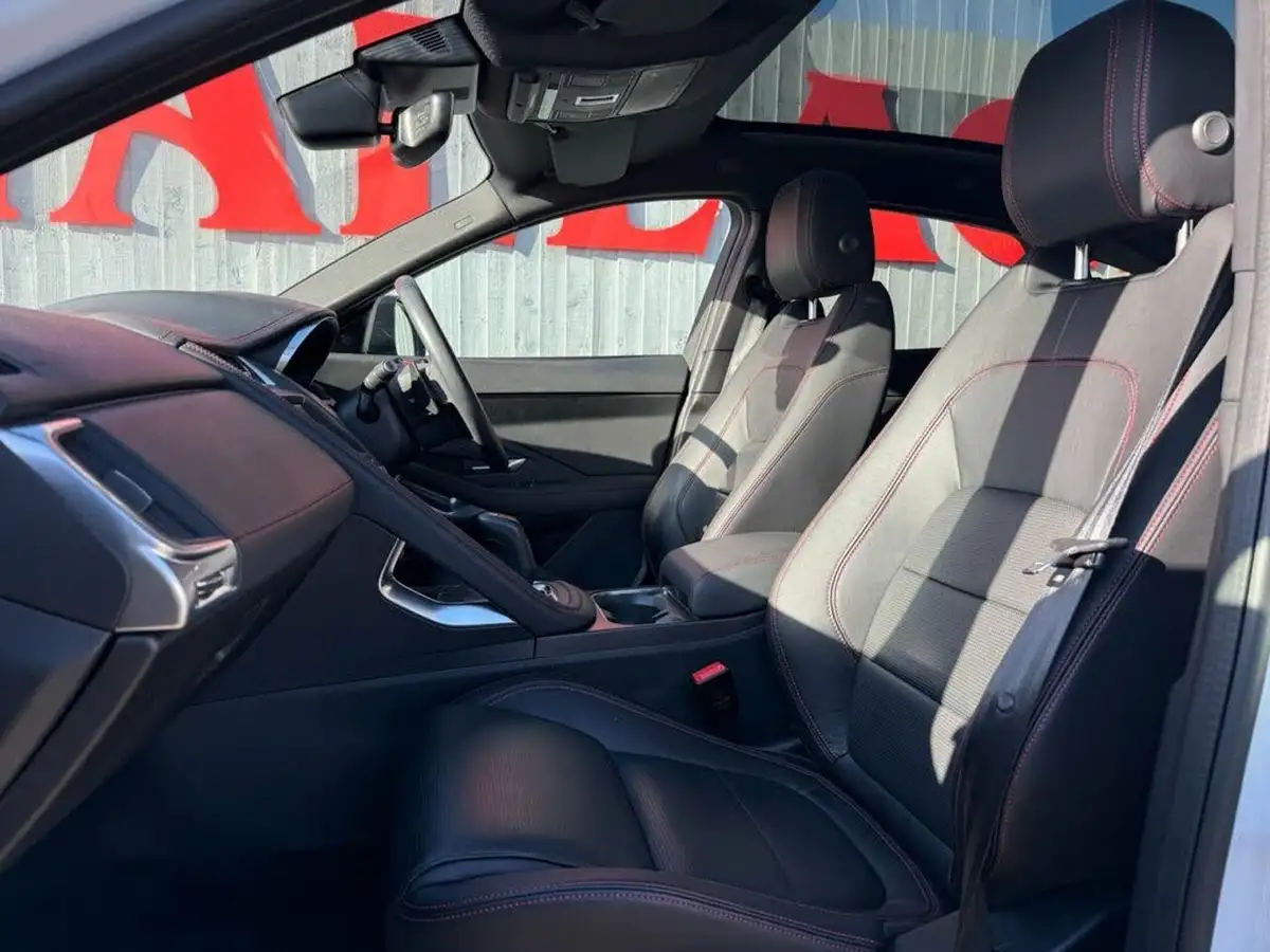 2020-jaguar-e-pace-20-i4d-chequered-flag-180ps-big-35