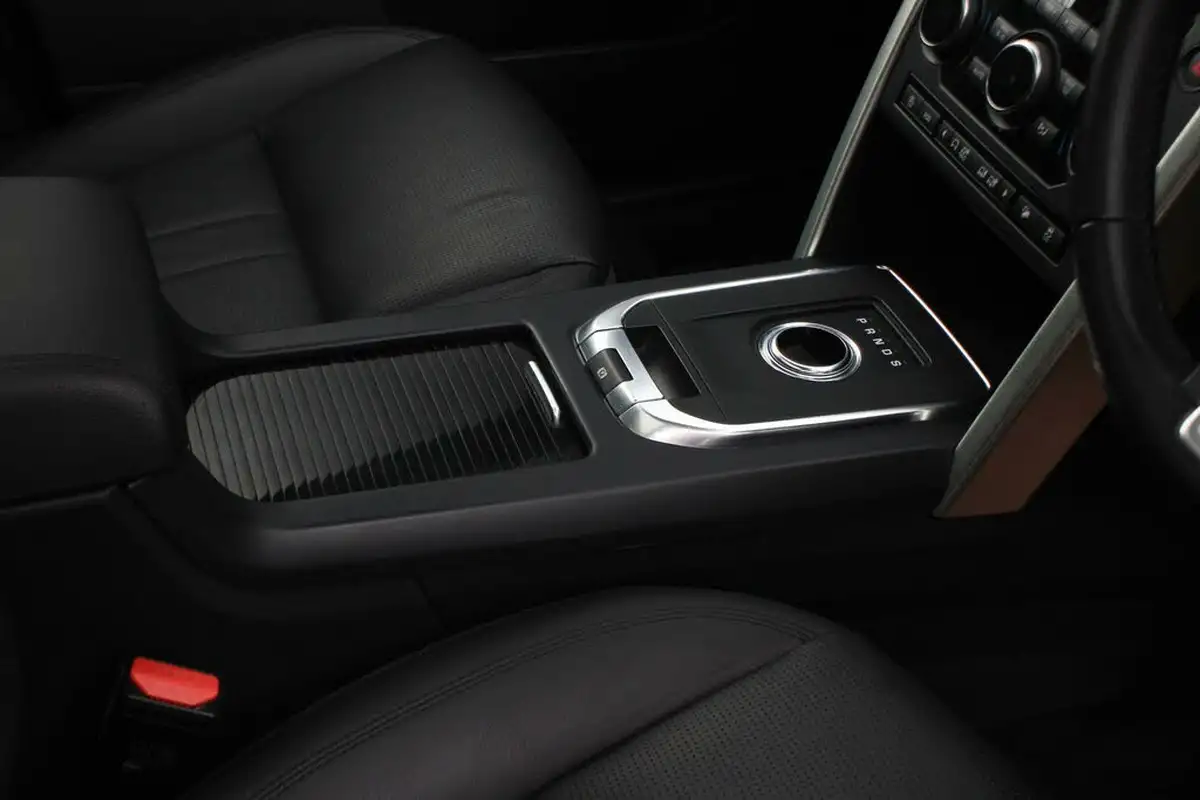 2018-land-rover-discovery-sport-20-si4-hse-big-23