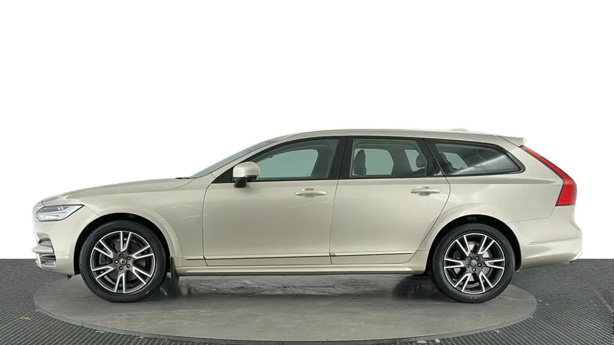 2017-volvo-v90-20td-d5-cross-country-pro-big-6