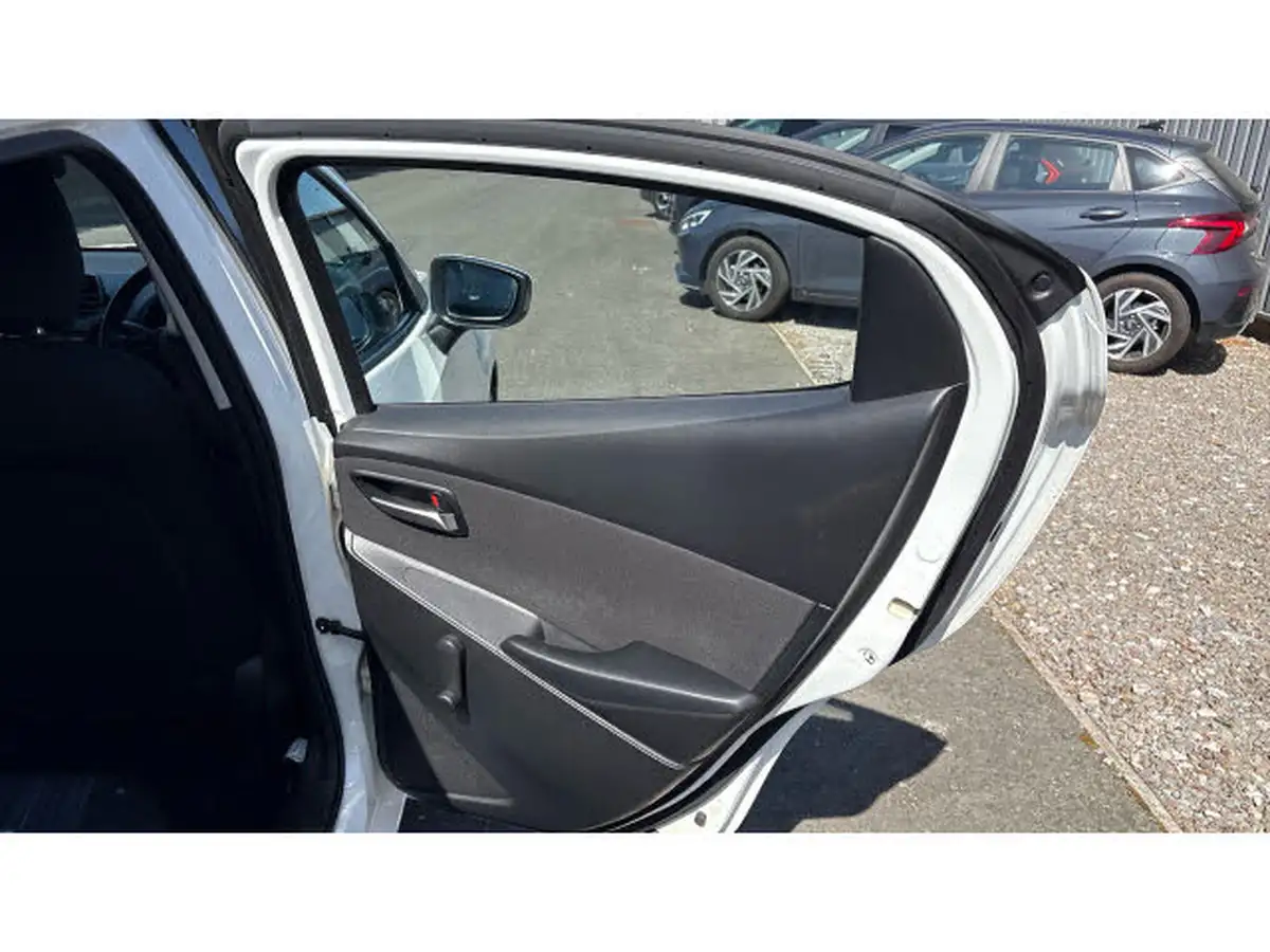 2016-mazda-mazda2-15-se-big-54