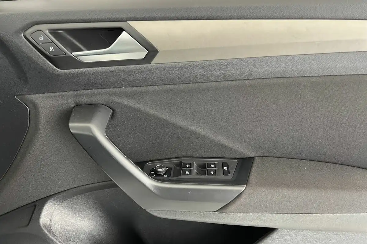2021-volkswagen-t-roc-10-tsi-se-110ps-big-35