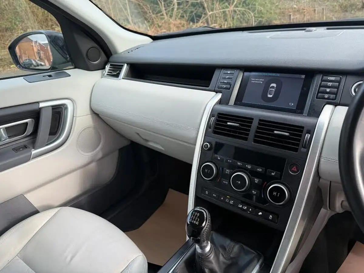 2017-land-rover-discovery-sport-20td4-se-tech-182ps-suv-big-9