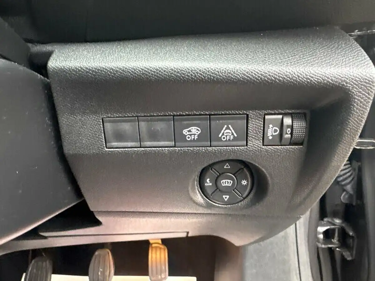 2022-citroen-c4-12-puretech-shine-130ps-big-27