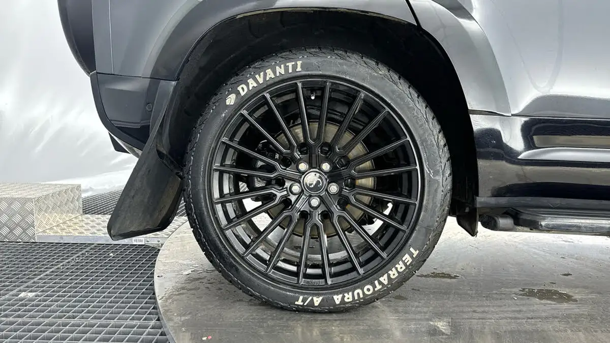 2023-land-rover-110-defender-50-p525-v8-carpathian-edition-big-16