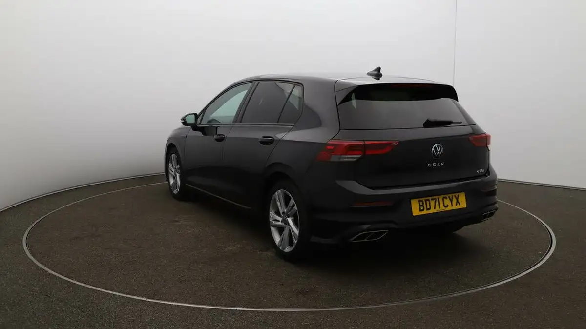2021-volkswagen-golf-big-55