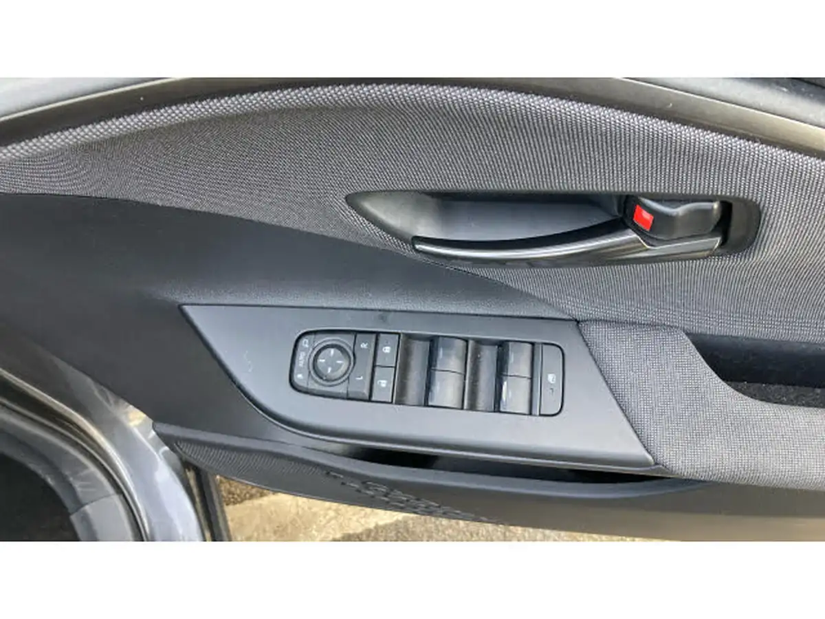 2024-toyota-c-hr-20-vvt-i-design-220bhp-plug-in-big-30