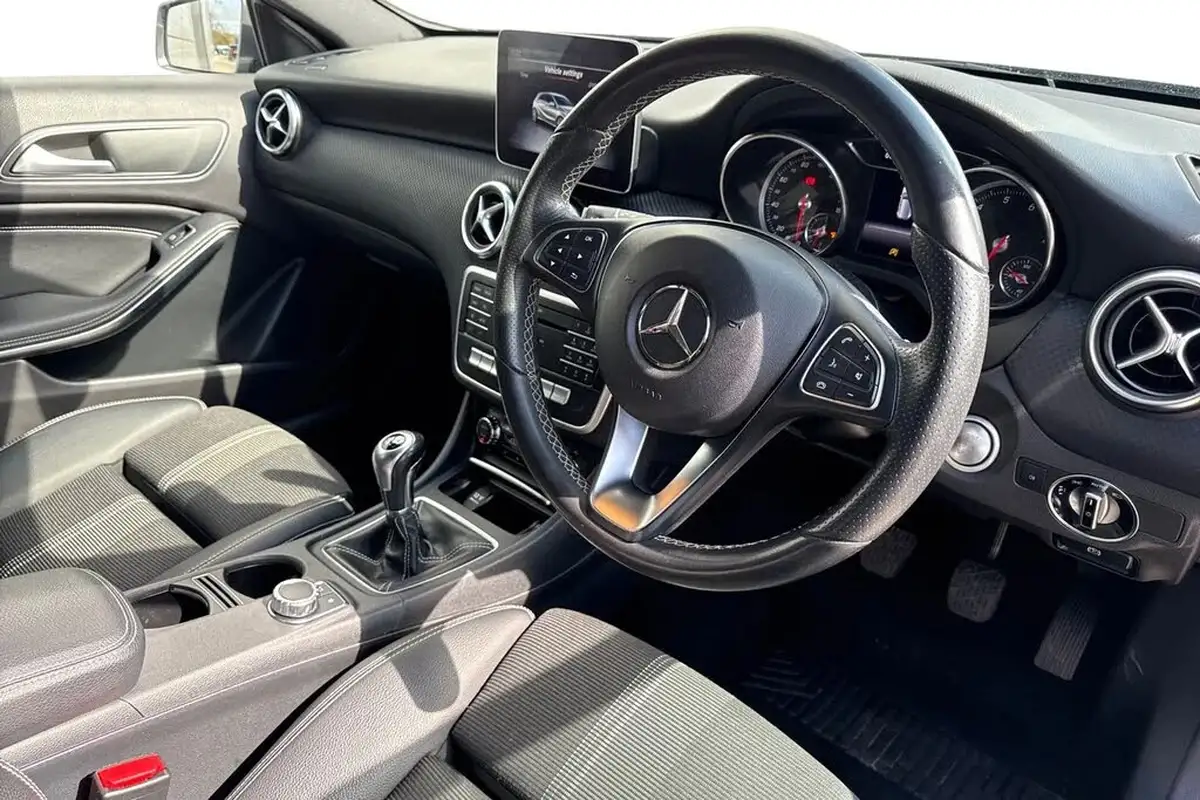 2018-mercedes-benz-a-class-16-a180-sport-edition-ss-big-13
