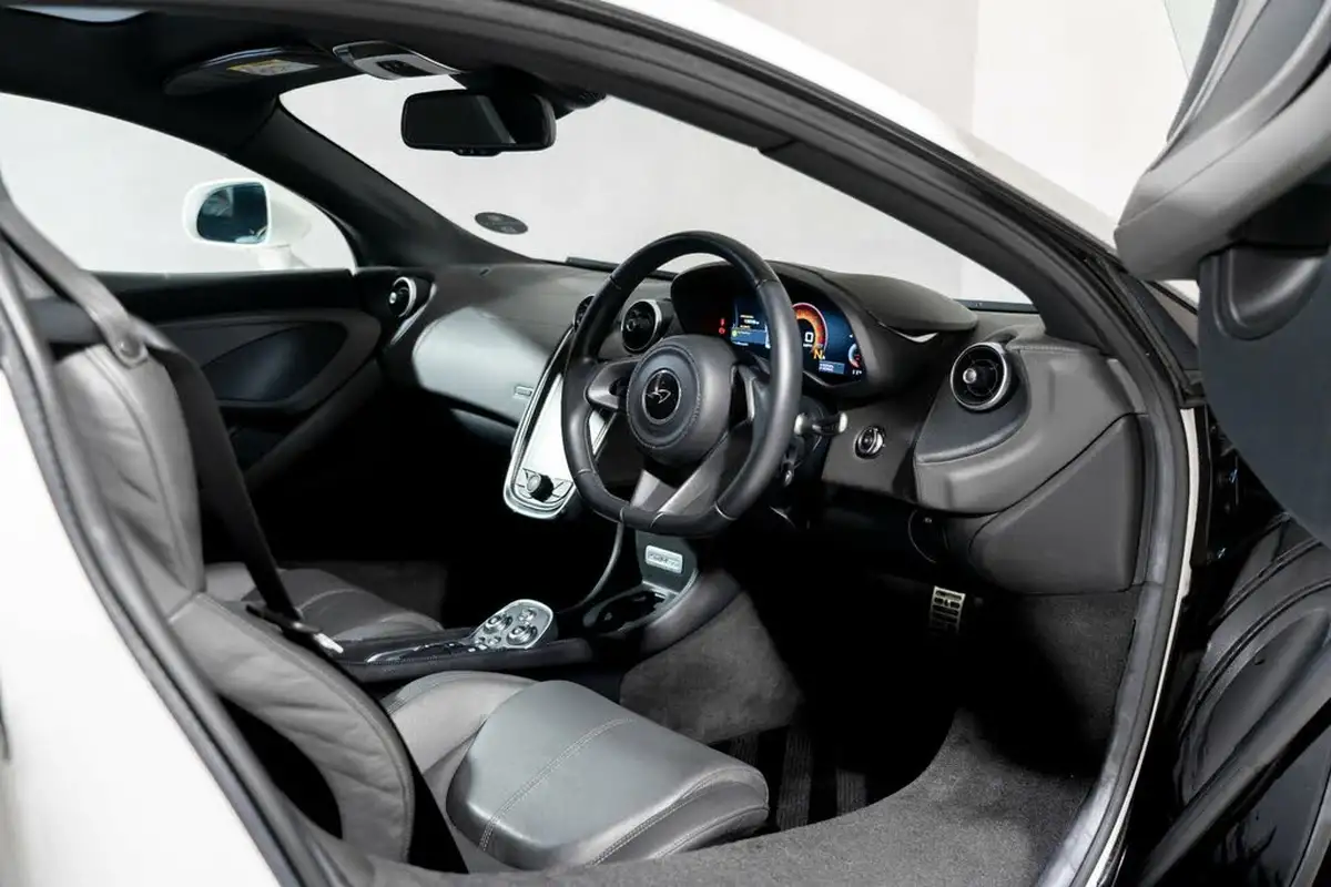 2017-mclaren-570gt-38-big-20