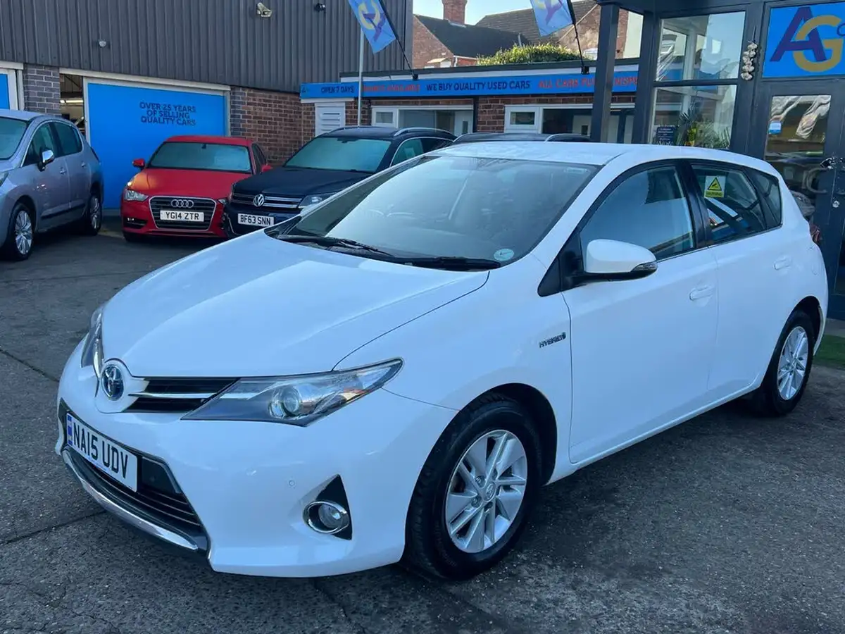 2015-toyota-auris-18-vvt-i-hsd-icon-hatchback-e-cvt-big-17