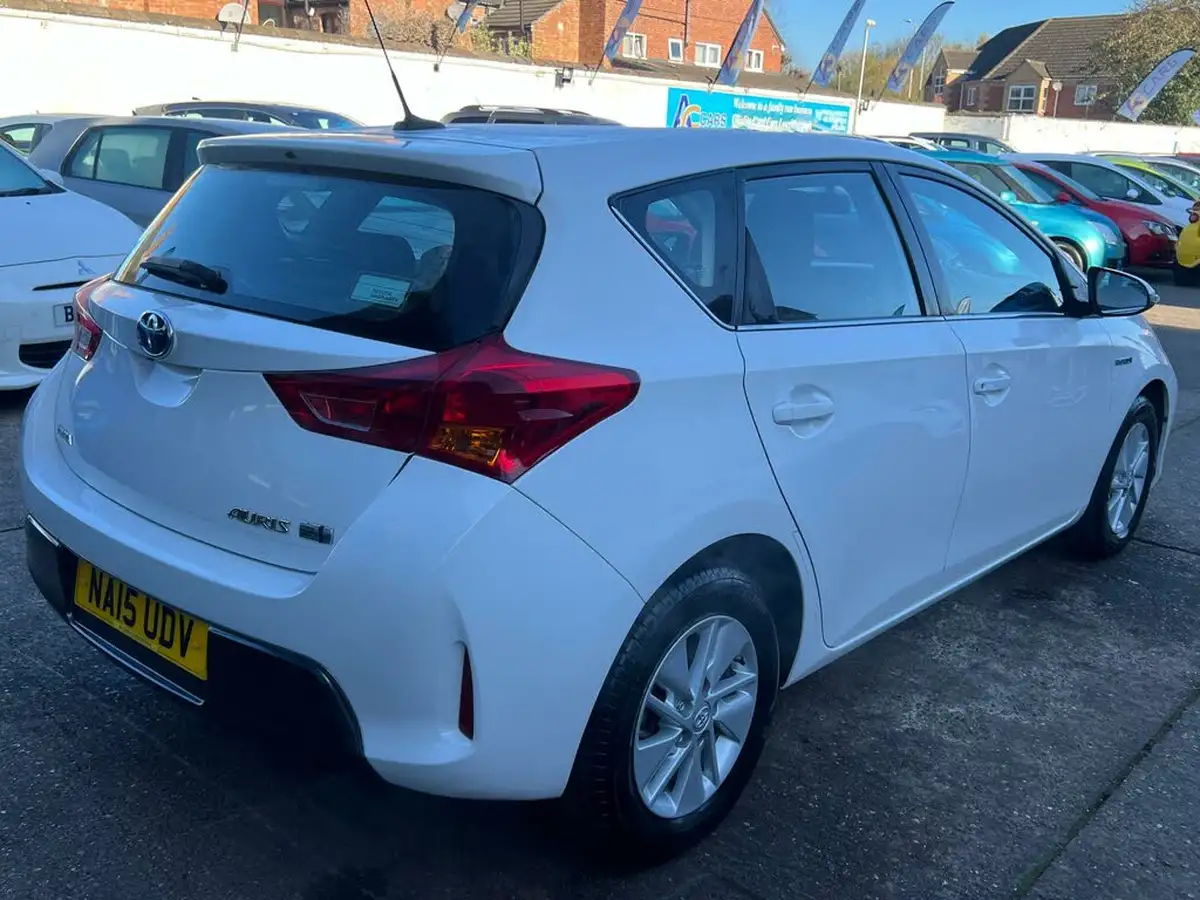 2015-toyota-auris-18-vvt-i-hsd-icon-hatchback-e-cvt-big-13