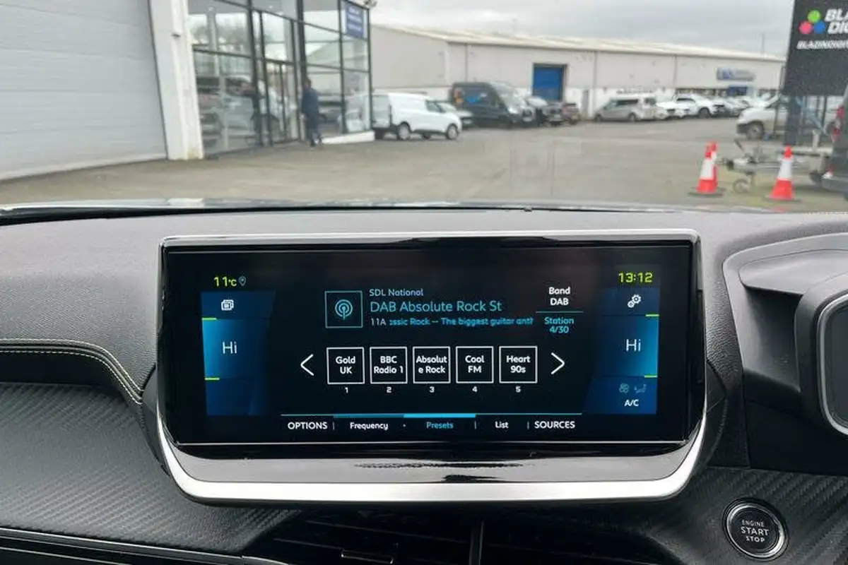 2021-peugeot-2008-suv-e-gt-big-24