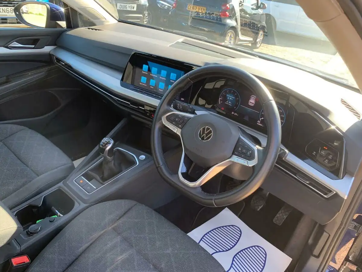 2020-volkswagen-golf-15-tsi-life-150ps-hatchback-big-10