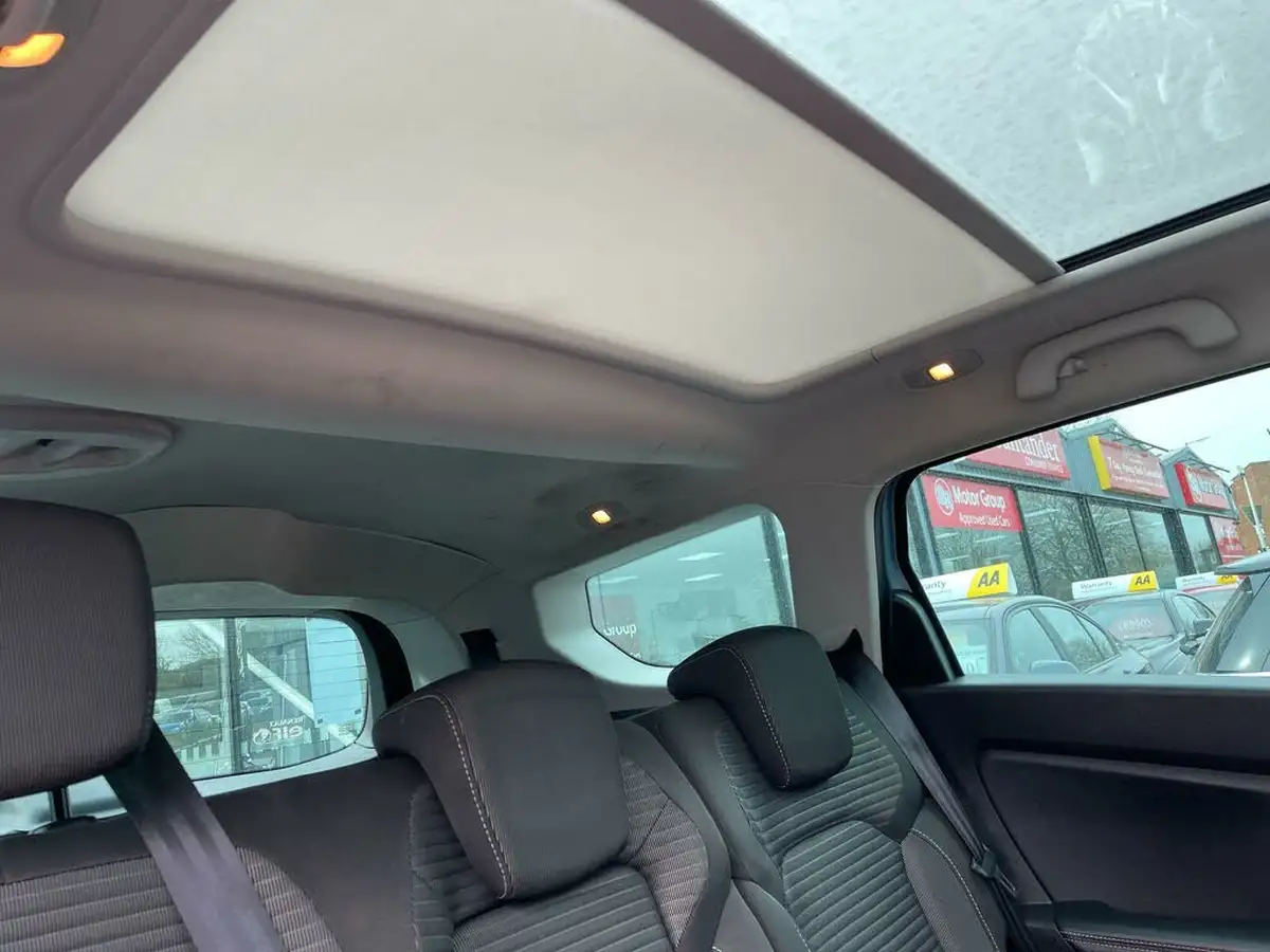 2019-renault-grand-scenic-13-tce-iconic-big-19