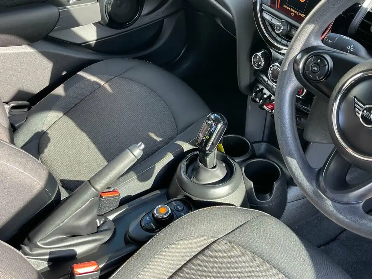 2018-mini-cooper-15-cooper-series-ii-ss-hatchback-5d-auto-big-32