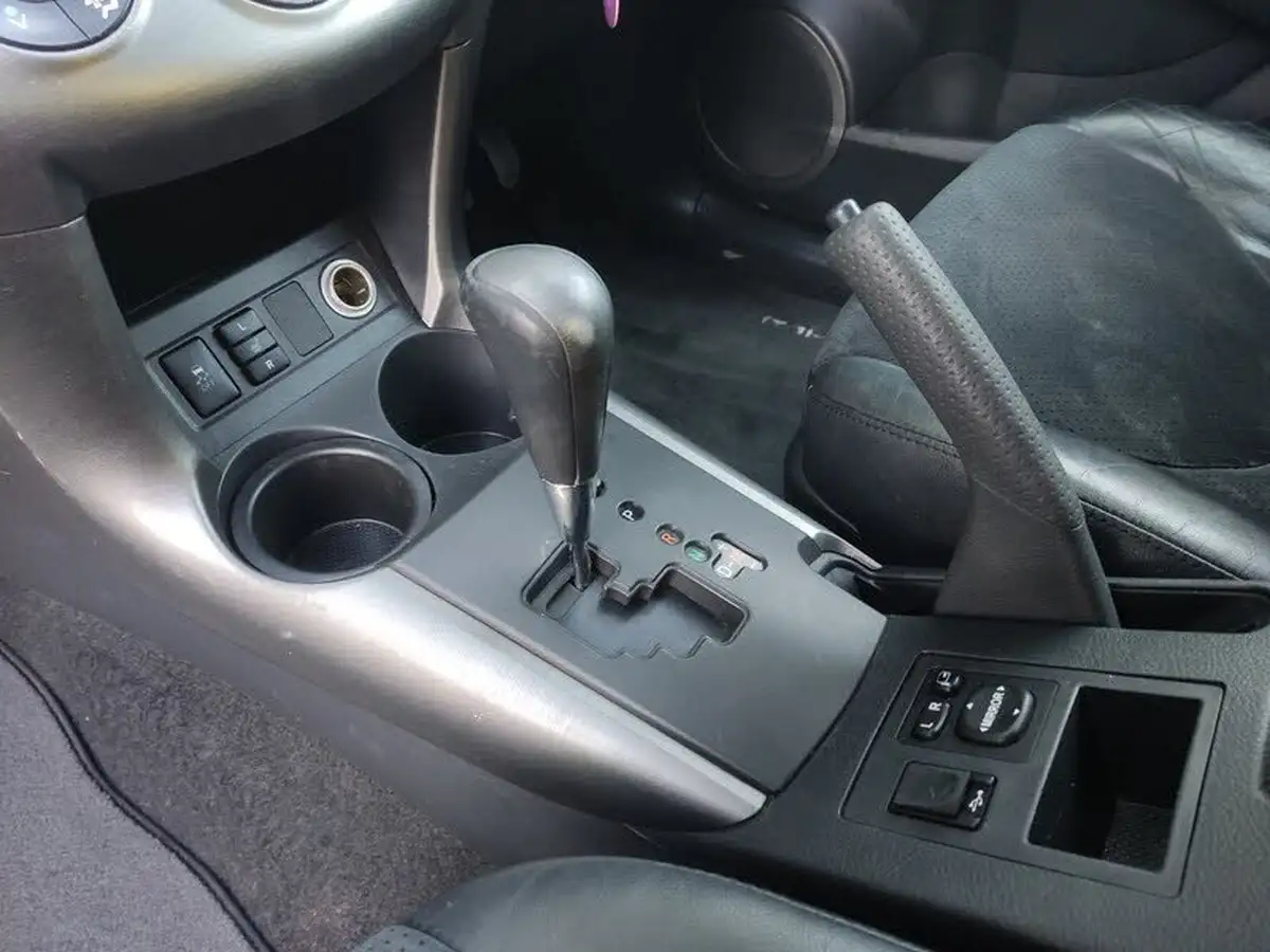 2012-toyota-rav4-22td-sr-150bhp-euro5-big-21