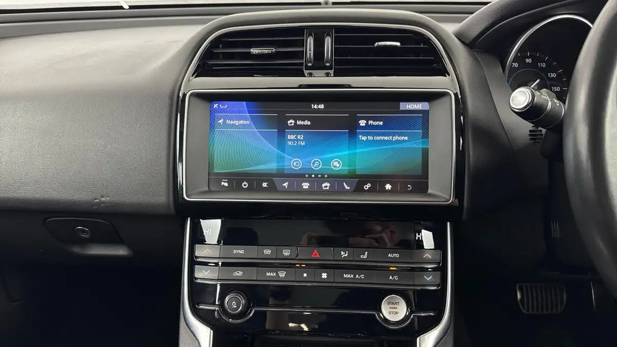 2019-jaguar-xe-20d-prestige-180ps-auto-big-11