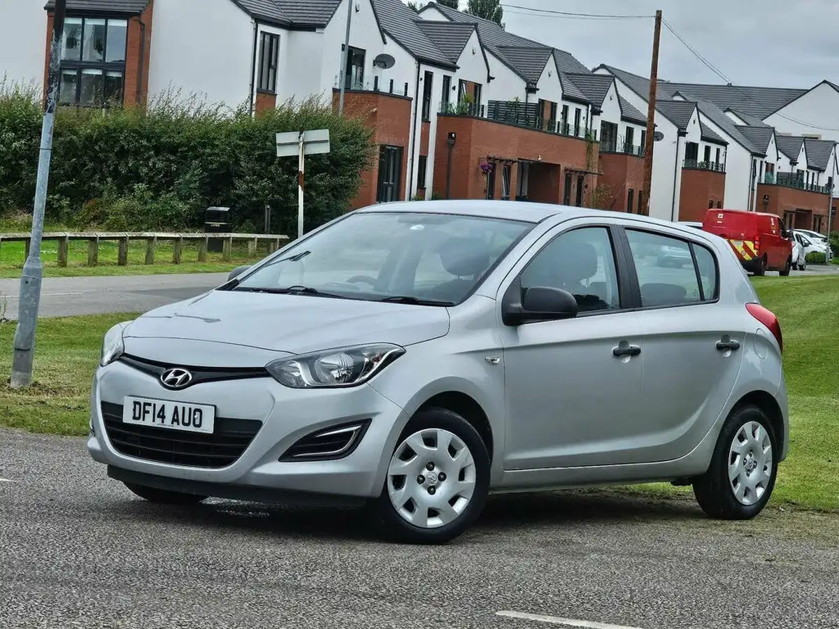 2014-hyundai-i20-12-classic-5d-big-2