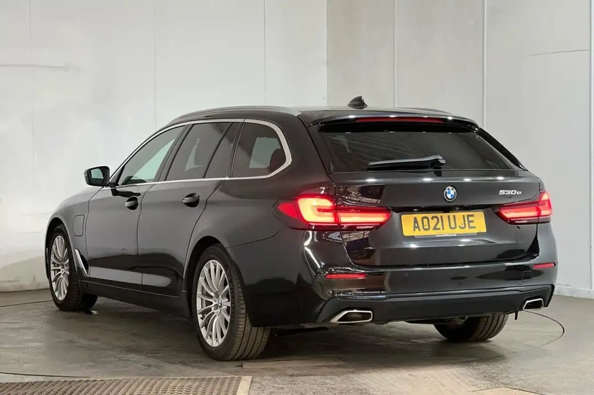 2021-bmw-5-series-20-530e-se-touring-5d-big-22