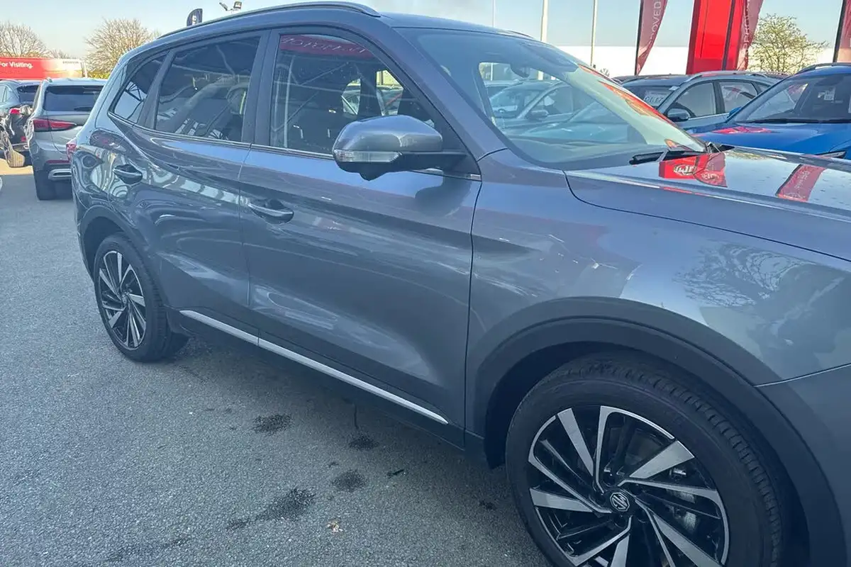 2024-mg-zs-suv-15-trophy-big-19