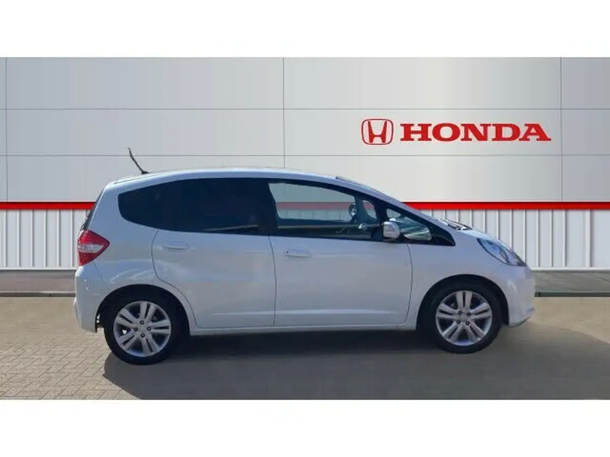 2015-honda-jazz-14-es-plus-big-4