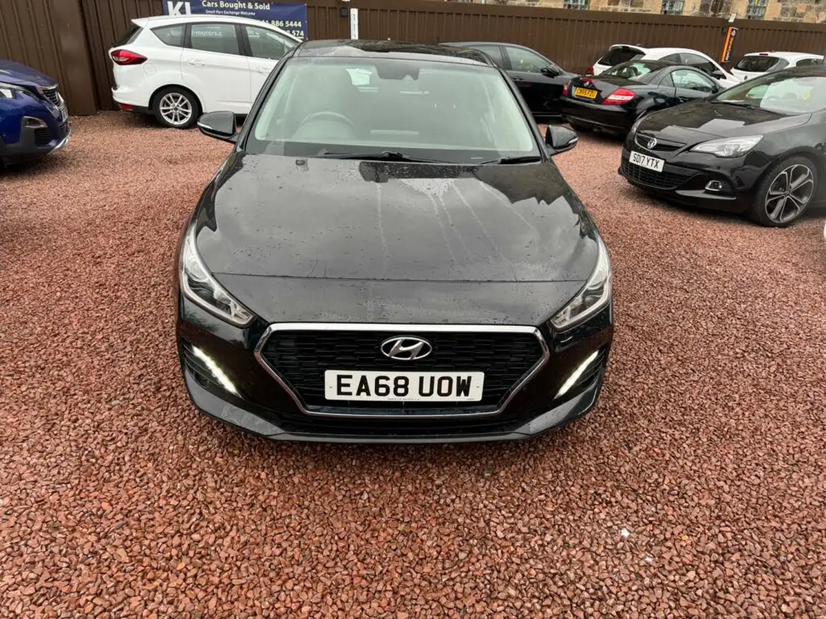 2018-hyundai-i30-10-t-gdi-se-nav-hatchback-big-8