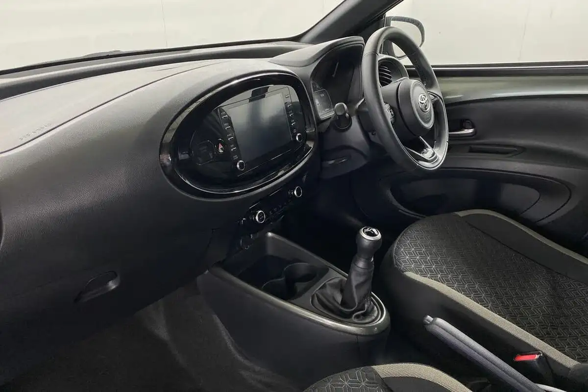 2023-toyota-aygo-x-10-vvt-i-edge-big-11