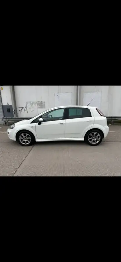 2014-fiat-punto-12-gbt-5d-big-8