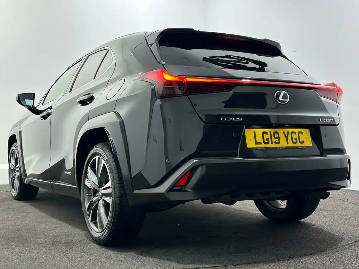 2019-lexus-ux-250h-20-ux-premium-pack-big-50