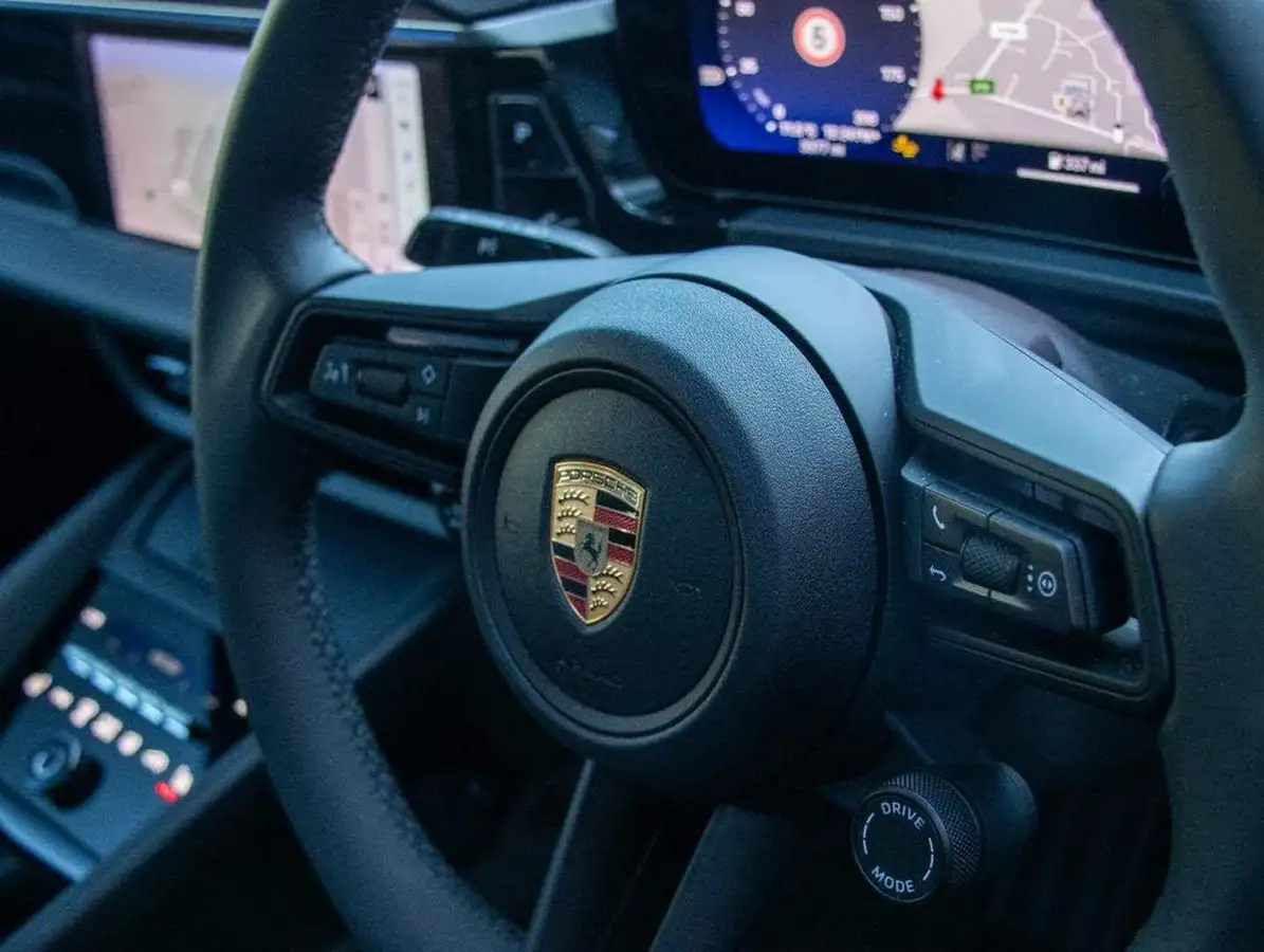 2025-porsche-macan-e-electric-big-12