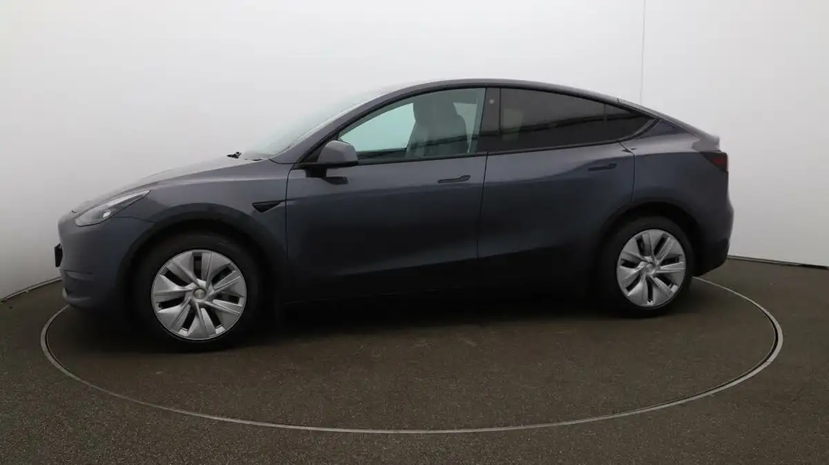 2022-tesla-model-y-e-long-range-big-58