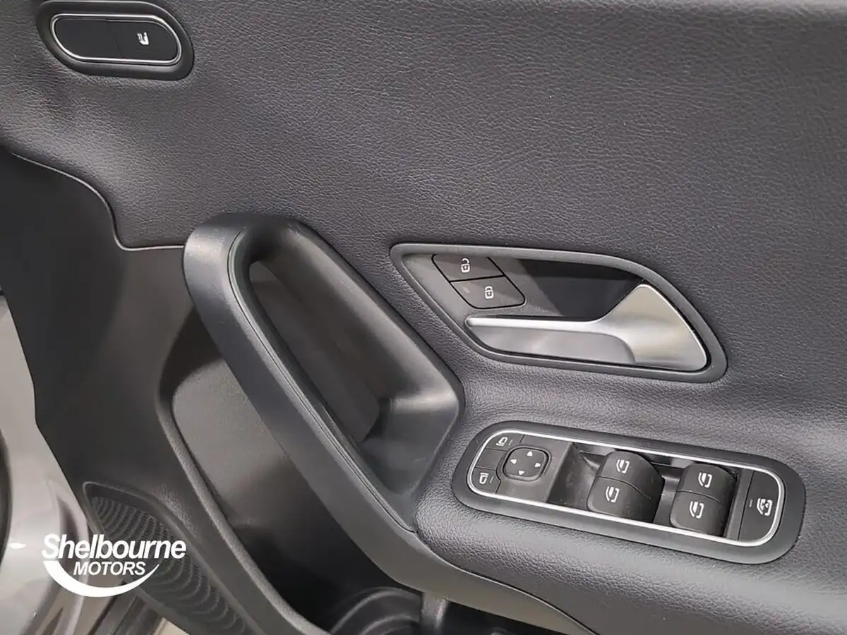 2022-mercedes-benz-a-class-20d-a180d-se-big-43