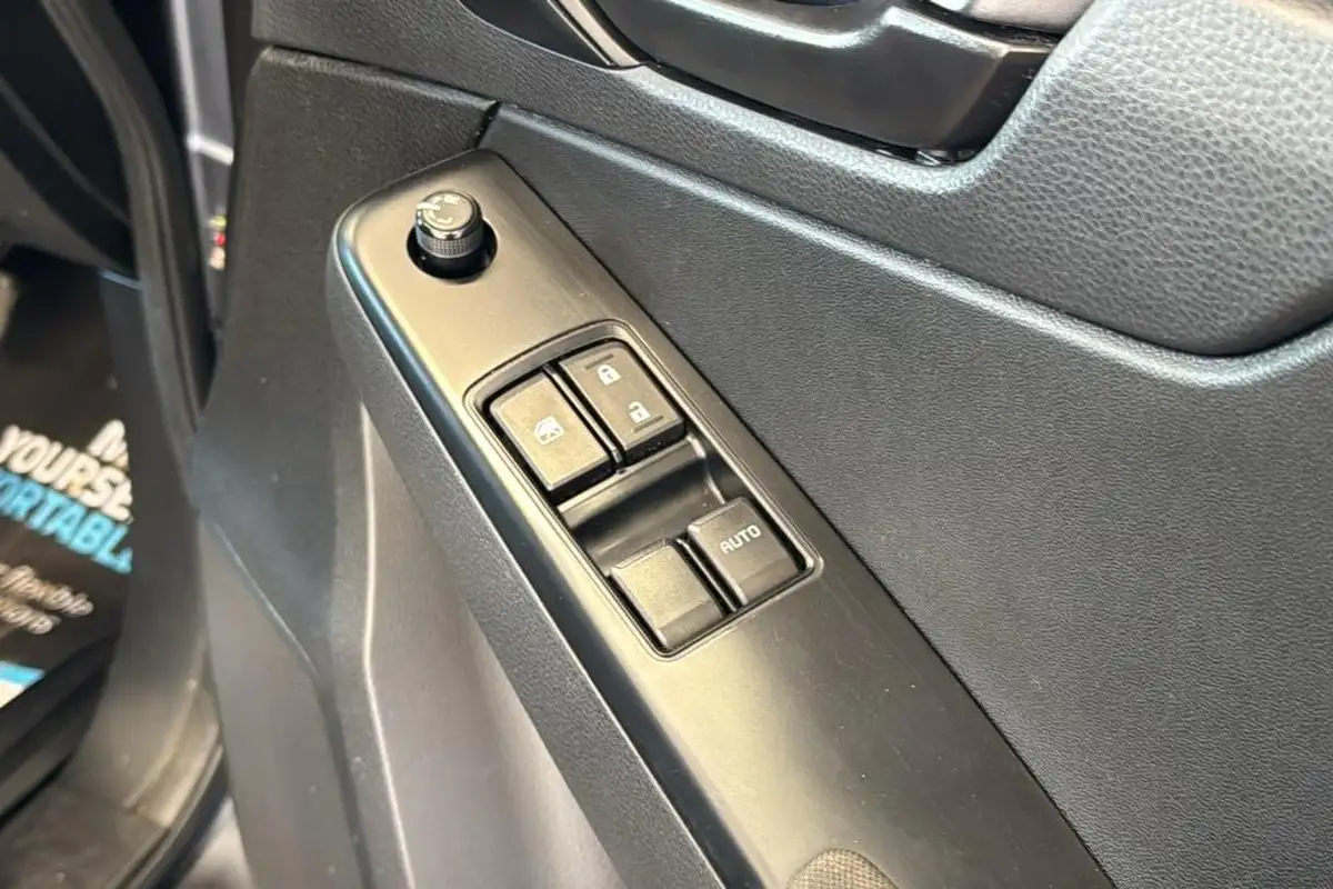 2023-isuzu-d-max-19td-utility-4x4-extended-big-19