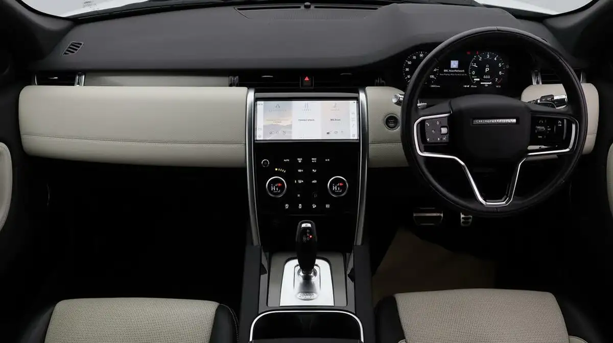 2022-land-rover-discovery-sport-15-p300e-r-dynamic-se-big-12