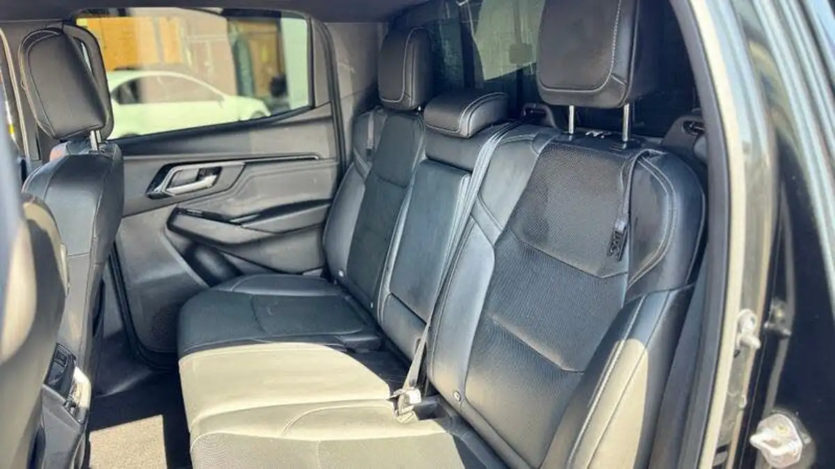 2021-isuzu-d-max-19td-v-cross-auto-big-11