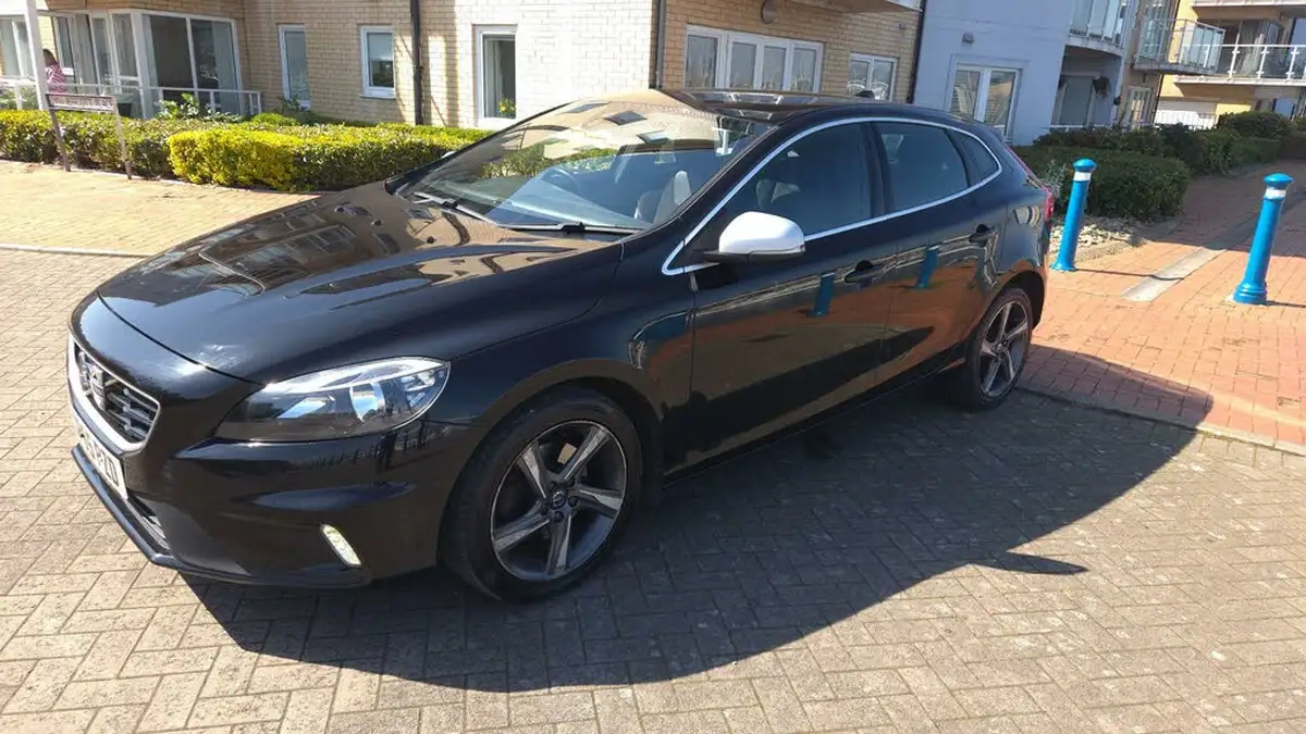 2016-volvo-v40-20-t2-r-design-big-10